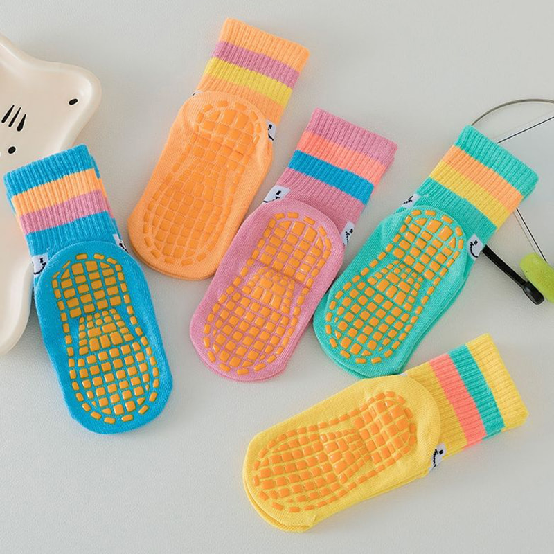 Kaymaz Çorap Üreticileri Toptan Orta Tüp Trambolin Çoraplar, Yüksek Üst düzey Eğitim Çocuk Oyun Alanı Çorapları Kaymaz Çorap Üreticileri Toptan Orta Tüp Trambolin Çoraplar, Yüksek Üst düzey Eğitim Çocuk Oyun Alanı Çorapları